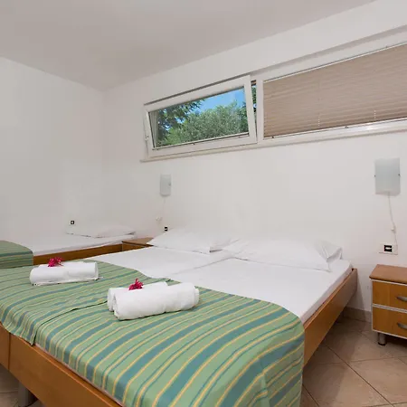 Adria 4*